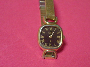 珍品　アンティーク　CITIZEN　CQ　女性用腕時計　角型　ブラック　薄型