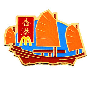 ピンバッジ・香港マクドナルド帆船ボートＭ◆フランス限定ピンズ◆レアなヴィンテージものピンバッチ