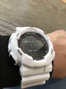 CASIOテイスト腕時計 デジタル 稼働品 G-SHOCKテイスト　ホワイト　電波ソーラー