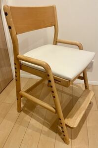 【美品】ISSEIKI FIORE 学習椅子 座面カバー付き 学習チェア 木製 高さ調節可能 ベージュ 組立品 天然木 シンプル ナチュラル 子供用椅子