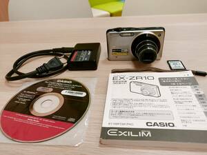 【美品・動作確認済】　CASIO カシオ HIGH SPEED EXILIM エクシリム EX-ZR10 シルバー コンパクトデジタルカメラ バッテリ 充電器