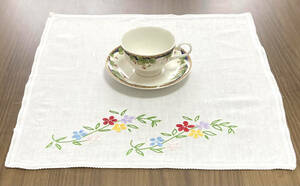 フランス蚤の市　アンティーク 　ヴィンテージ　手刺繍　手縫い　ハンドメイド　ボビンレース　手仕事　テーブルマット　可愛いお花の刺繍