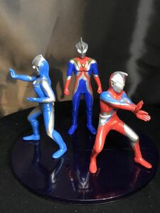 ガシャポンサイズミニフィギュア　ウルトラマン3種セット台座付き！　HG DG ガチャガチャ　カプセルトイ　食玩　特撮　怪獣　円谷