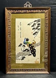 真作 在銘品 小さな貝で描かれた貼り絵 孔雀 額装 32.8×48.0cm 肉筆/落款 中国美術？/貝絵/アート/年代物