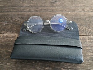 黒ケース付き　丸型　老眼鏡おしゃれ　老眼鏡　丸　リーディンググラス　度数1.0 グレイ