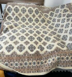 絨毯　ウール　手織り　ペルシャ絨毯　外国製　定価350,000円位の高級品　高級絨毯