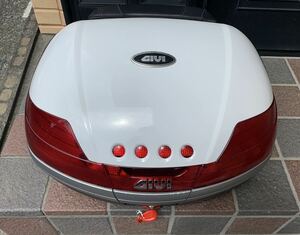 中古 Givi V46 モノキーケース キーは2つ有ります。オプション品の背もたれも付いています。トップケース リアボックス