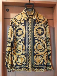 ジャンニヴェルサーチ GIANNI VERSACE 長袖シャツ　バロック 100％シルク シルクシャツ 総柄 ヴィンテージ レディース Sサイズ 激レア