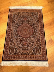 ペルシャ絨毯・最高級ハンド&マシン織り・ 世界最高密度150万ノット ・豪奢なクムデザイン 80cm×120cm ch26