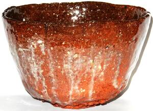 覚正 造 赤茶碗 共箱共布 箱紐無 口径約12.5cm×13.6cm,高さ約8.5cm,高台径約4.5cm×4.9cm,透明のビードロ釉が全体に掛かってます 