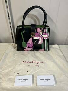 【中古品】Salvatore Ferragamo サルヴァトーレ フェラガモ ジュリエット 花柄 ハンドバッグ レザー イタリア製 純正バック収納袋つき