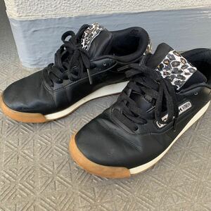 即決　Reebok　スニーカー 　サイズ２４.５cm