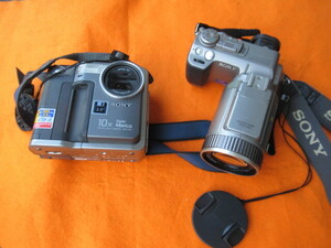 ソニーの古いデジタルカメラ２個