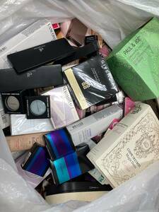 お05-039aG//【まとめ売り】化粧品 コスメ福袋 新品あり M.A.C GIVENCHY LANCOME PAUL &JOE NARS 20kg以上 1円スタート