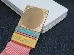 138MAY05【横浜古物】1964　オリンピック　東京大会　I.S.F. JURY バッジ 　薄ピンク色リボン