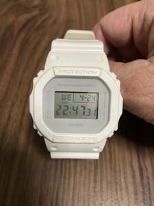 CASIO G-SHOCK DW-5600CU ホワイト 完動品　ユーズド！