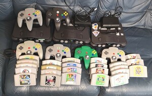 NINTENDO64 まとめ売り　本体3台-コントローラー6個付／電源コード２個　カセット２０以上付き-