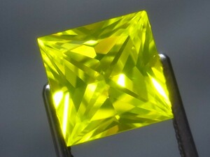 3.35ct 新品・カナリーイエローベリルカラー 合成人造宝石ヤグセラミック ＹＡＧ （イットリウム・アルミニウム・ガーネット） 蛍光発色 