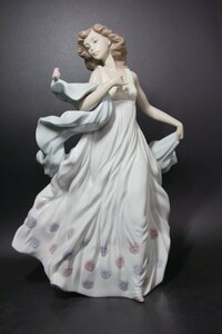 ＜聴雲＞ リヤドロ LLADRO 夏のセレナーデ 置物 オブジェ 陶器人形 骨董品 古美術品 Y1-229