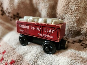 即決　きかんしゃトーマス 木製レール ラーニングカーブ ソドー陶土会社 貨車　SODOR CHINA CLAY CAR 