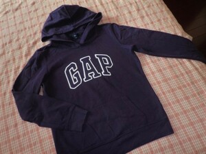 ★GAP ギャップ★サイズS　レディース　パーカー　裏起毛付き　紫色　ロゴワッペン付き