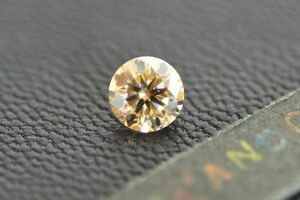 ラボ シャンパンゴールドダイヤモンド １ct ラウンドカット 宝石 鉱石 希少 輝き 宝石シリーズ ラウンド形状 モアッサナイト 証明書付 C144