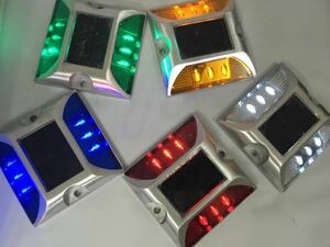 ソーラー 鋲 LED ライト 夜 常時点灯 5色 強力 両面テープ 付き