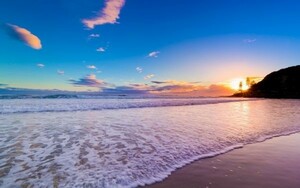 ゴールドコーストの夕陽 サンセット ビーチ クイーンズランド 海 絵画風 新素材壁紙ポスター ワイド版603×376mm（はがせるシール式）044W2