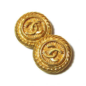 ★CHANEL vintage gold tone earrings