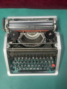 レトロ　olivetti オリベッティ タイプライター　made by olivetti in spain スペイン製 (100s)