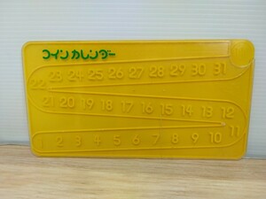 当時物　レトロ　コインカレンダー　貯金箱　おもちゃ　玩具　ヴィンテージ　小銭入れ　ヒビ割れ有り