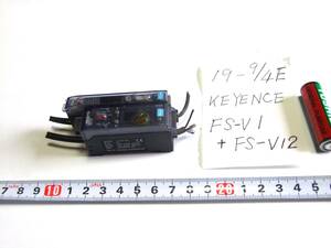 19-9/4 E　　KEYENCE 　ファイバアンプ ケーブルタイプ NPN FS-V1 + FS-V12