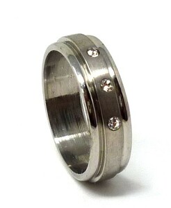 特価♪U01 size09号　ステンレスリング　指輪　アクリルストーン　3連石付き　シルバー