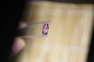 ＜ママの黒歴史、舅（しゅうと）に襲われた若嫁・・・＞　トップ系・インペリアルトパーズ　２．４６ｃｔ　＊集合写真には写っていません。