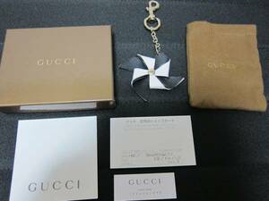 ★GUCCI★グッチ★レザー風車キーホルダー★正規品★白×黒★