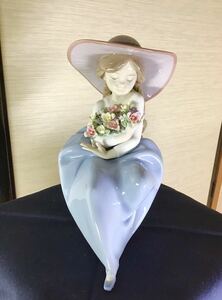 リヤドロ　花の香りに包まれて　オブジェ　置物　フィギュリン　人形　LLADRO