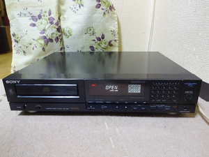 SONY／ソニー CDプレーヤー　CDP-950 ジャンクにて