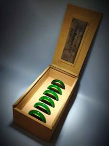 清代　龍石種帝王緑翡翠の腕輪６枚　共箱