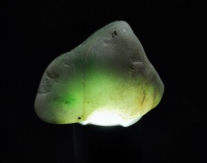 691 糸魚川 翡翠 原石 33g ひすい ヒスイ jade（ジェード）国石 天然石
