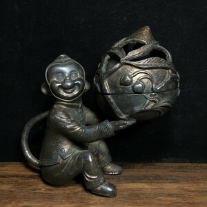【古寶奇蔵】銅製・猴抱寿桃・熏香炉・置物・賞物・中国時代美術