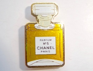 ● シャネル CHANEL PARFUN NO5 香水瓶 ピンブローチ コレクター フランス ピンバッジ ヴィンテージ アンティーク ピンバッチ ピンズ ロゴ
