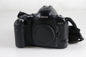 ★Canon EOS-1 V ボディ キャノン 一眼レフカメラ フィルムカメラ オートフォーカス カメラ 光学機器 080JLNJO33