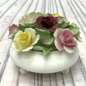 s001 A4 保管品 小さなヒビあり ROYAL DOULTON ロイヤルドルトン フラワーバスケット 陶花 陶器 花 インテリア オブジェ 磁器 置物