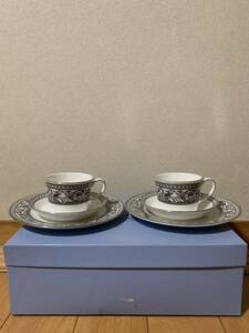 未使用 美品 WEDGEWOOD ウェッジウッド コントラスト フロレンティーン ティーカップ＆ソーサー トリオ 2客セット グリフィン 送料無料