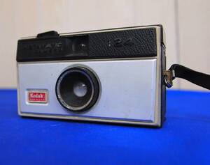 ジャンク品☆昭和レトロ☆ＫＯＤＡＫ☆コダック☆ＩＮＳＴＡＭＡＴＩＣ ＣＡＭＥＲＡ☆インスタマチック◆００７Ｓ４－Ｂ７０２５