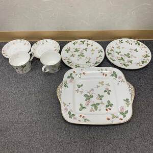 【N-19291】1円スタート Wedgwood WILD STRAWBERRY カップ＆ソーサー2セット お皿2セット プレート 保管品 洋食器 経年劣化有