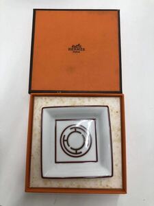 イ) エルメス HERMES 食器 小皿 プレート 箱付き　ブランド　お皿　スクエア