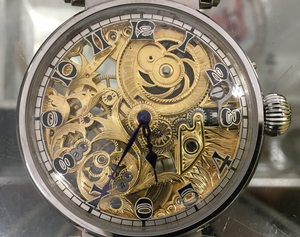1905年 パテックフィリップ懐中時計ムーブメント使用カスタム腕時計フルスケルトン フルエングレービング