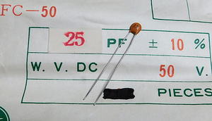 KCK FC-50 セラミックコンデンサ (50V/25pF±10%/直径:約5mm) [20個組]【管理:KD731】