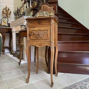 フランスアンティーク　サイドテーブル　ルイ15世様式　ロココ　アンティーク家具　アンティークテーブル　アンティーク　ナイトテーブル